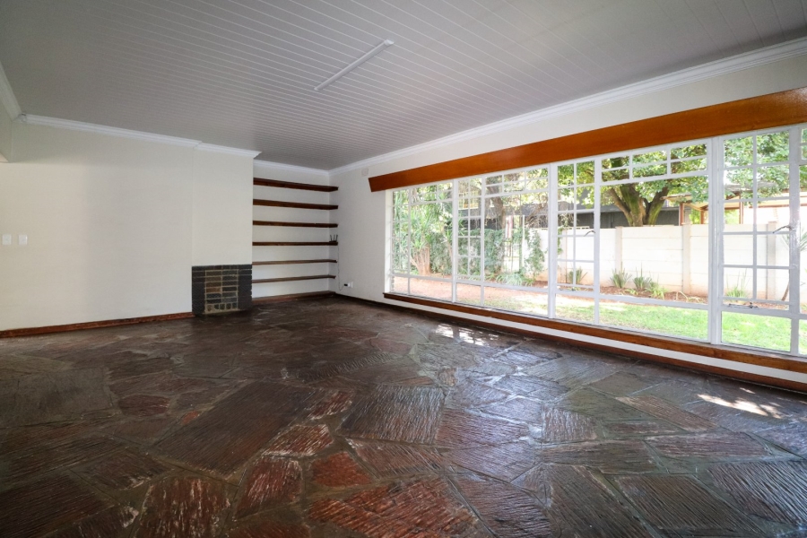 To Let 4 Bedroom Property for Rent in Flamwood North West